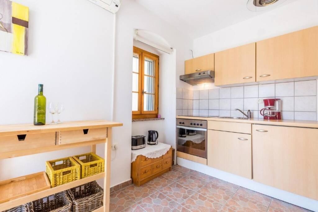 Apartmán Tin 2 Vrbnik Exteriér fotografie