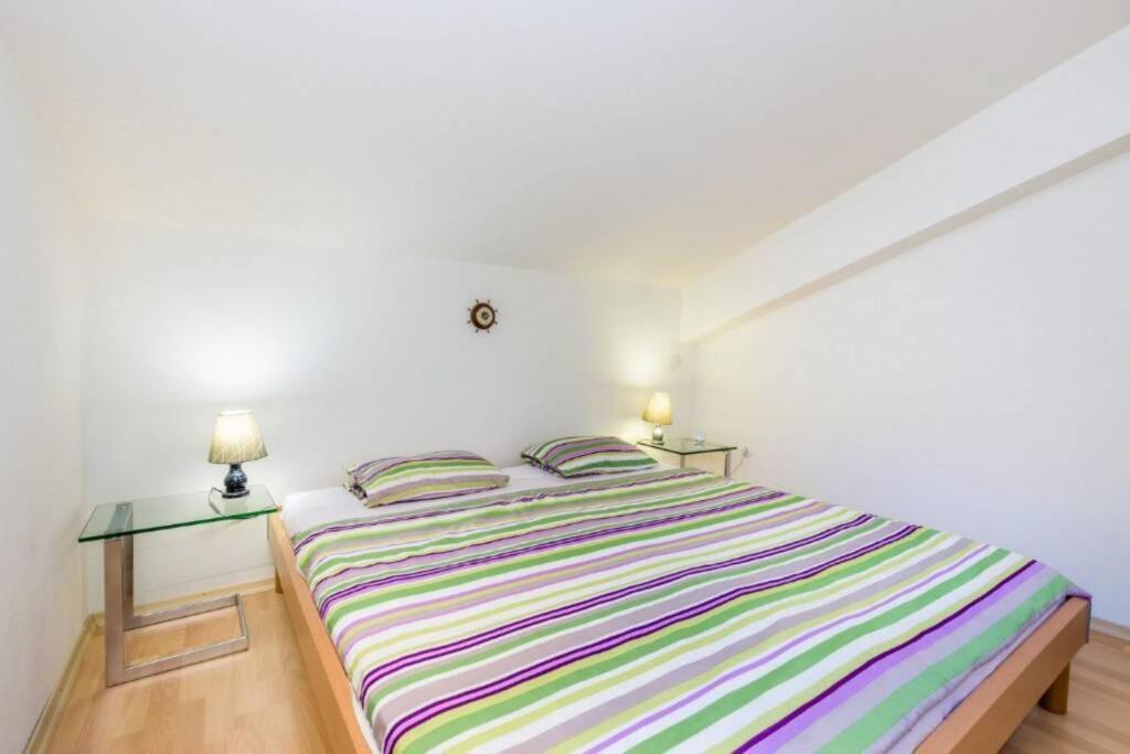 Apartmán Tin 2 Vrbnik Exteriér fotografie