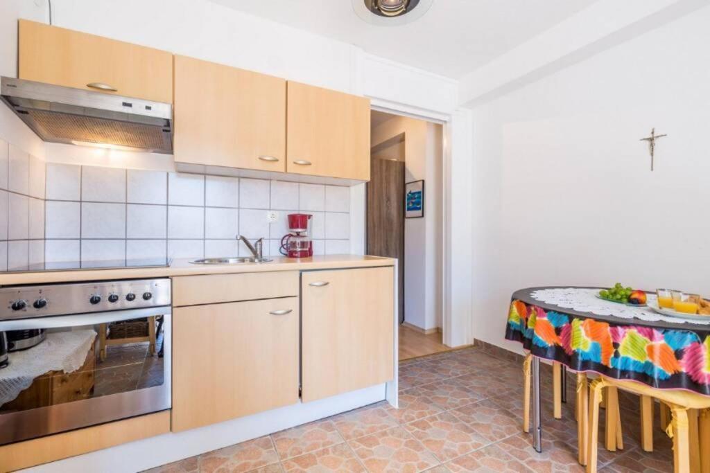 Apartmán Tin 2 Vrbnik Exteriér fotografie