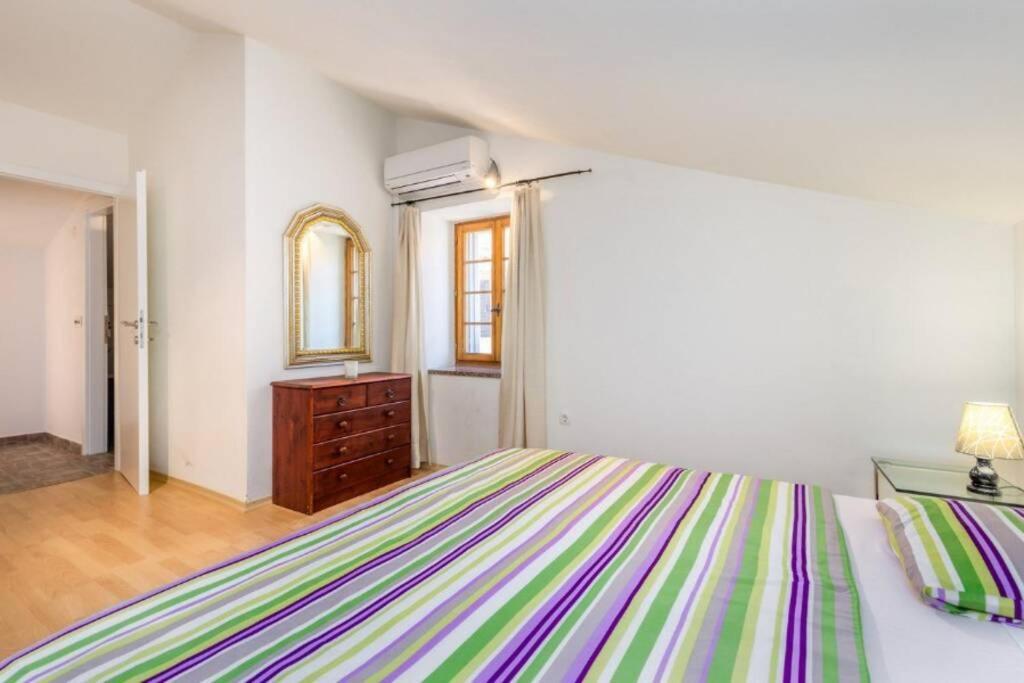 Apartmán Tin 2 Vrbnik Exteriér fotografie