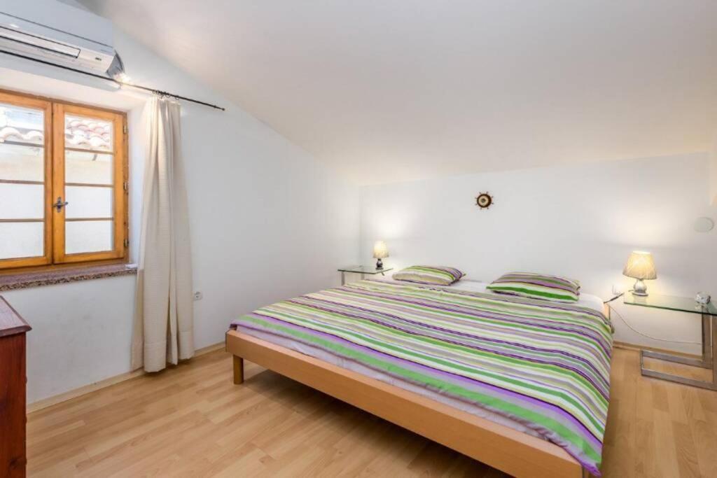 Apartmán Tin 2 Vrbnik Exteriér fotografie